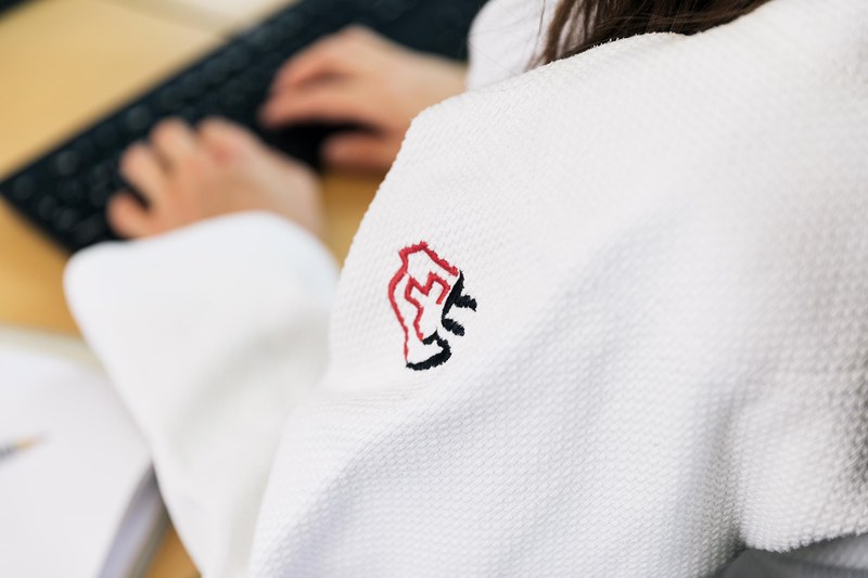 Detailansicht Lernende Kauffrau Lehre und Sport mit Judo Abzeichen