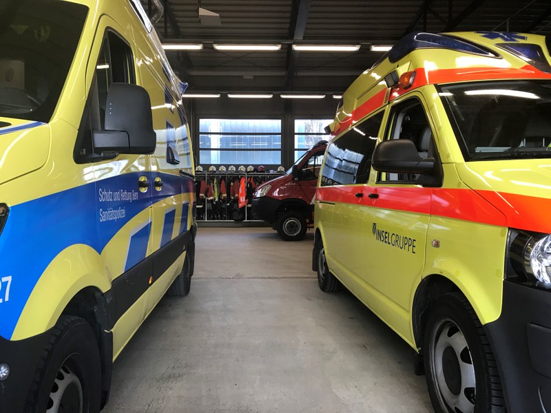 Warteraum für die beiden Ambulanzender Sanitätspolizei Bern (Schutz und Rettung Bern) und des Rettungsdienstes der Insel Gruppe im Gebäude der Feuerwehr Regio Belp.