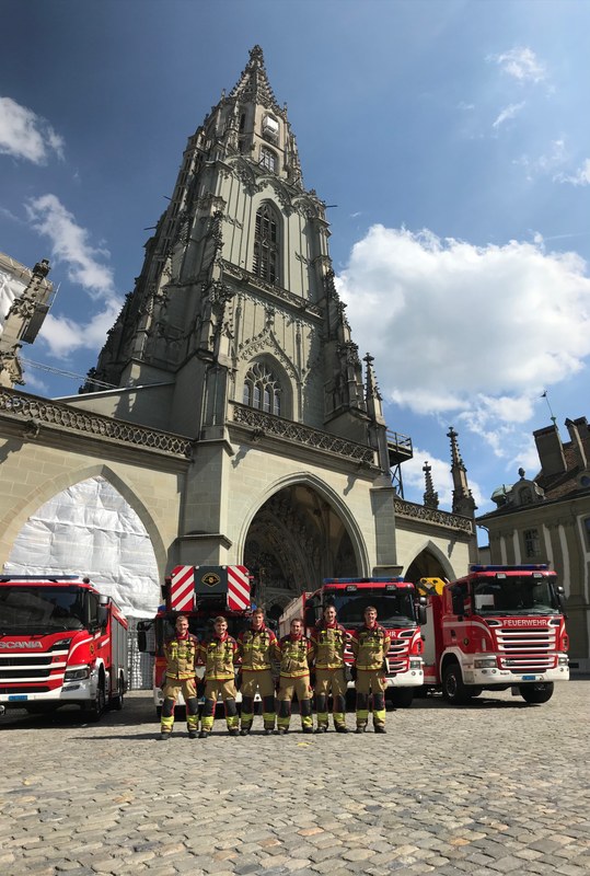 Die sechs neuen Kameraden vor dem Münster (vlnr): Dominik Sulliger, Mirco Hagmann, Lukas Allemann, Raphael Pfister, Markus Hegglin und Philipp Früh