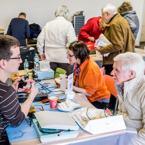 Energiewende erleben Repaircafe Köniz  Bild Thomas Hodel (JPG, 3,3 MB) 