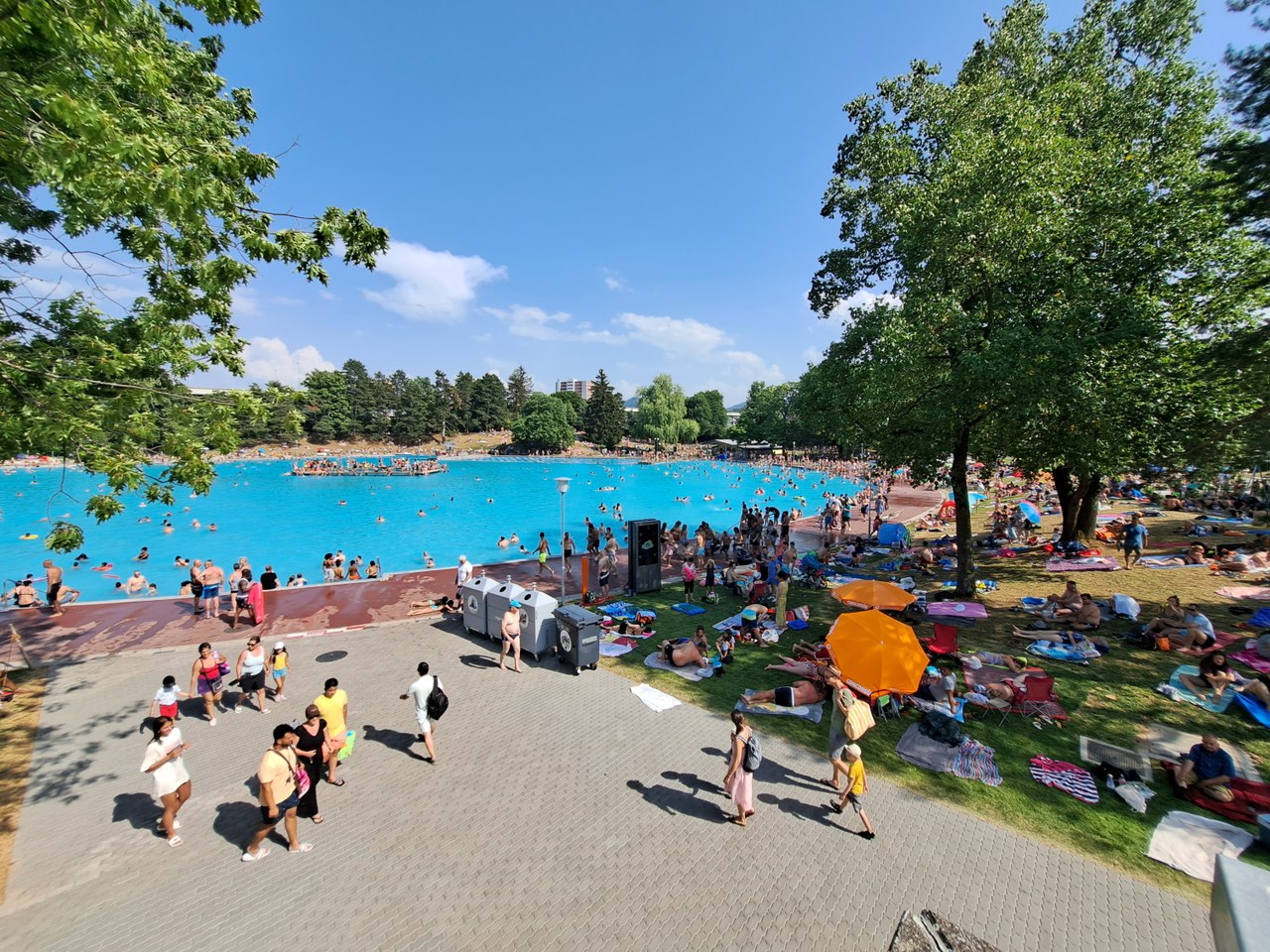 Rekordzahlen im frisch sanierten Freibad Weyermannshaus