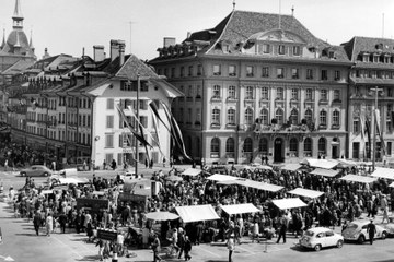 Bild 1 Graniummärit zwischen 1957 und 1966 auf dem Bundesplatz, Foto Hans Tschirren (JPG, 3 MB). Vergrösserte Ansicht