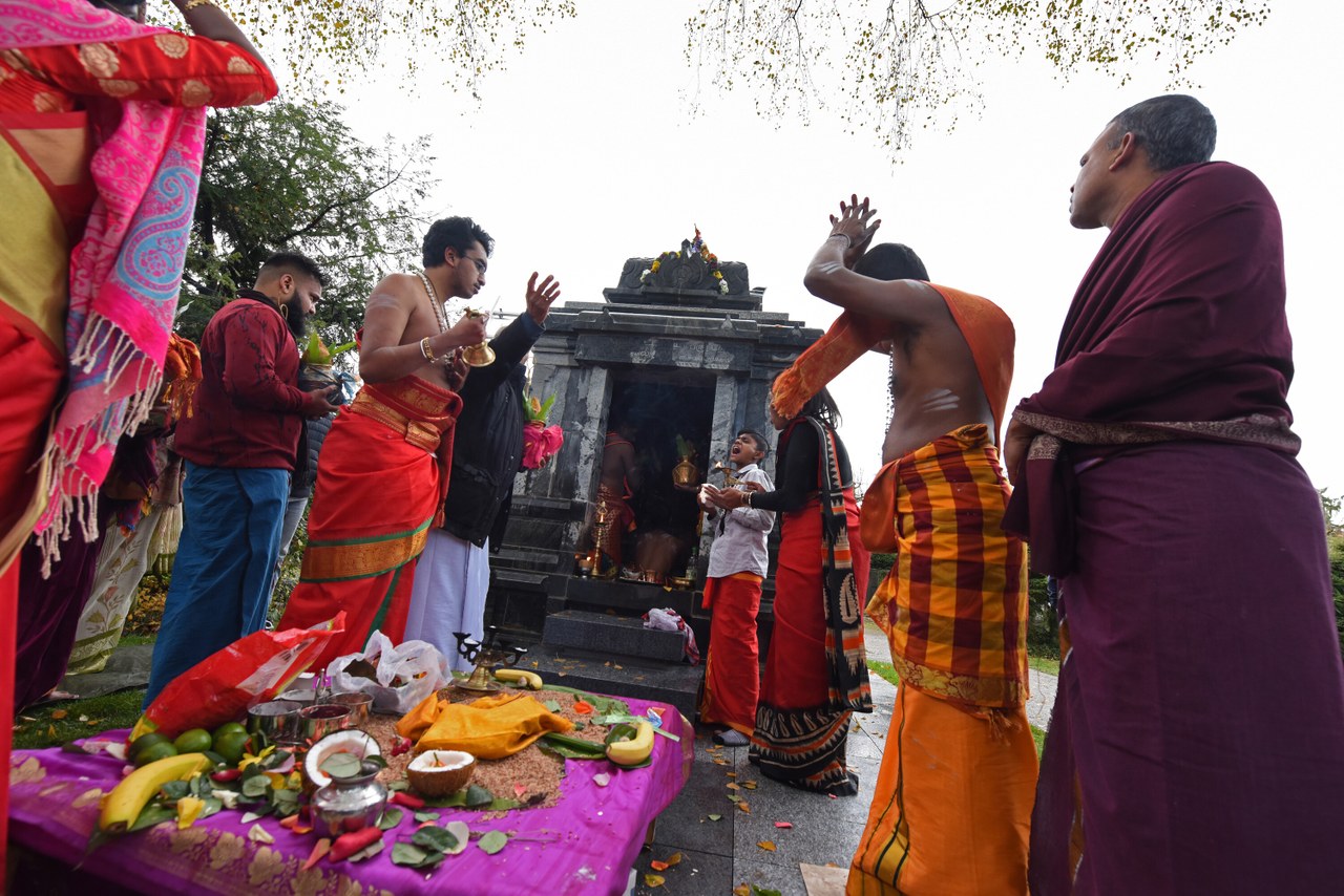 Bild Einweihung Hindu-Abdankungstempel. Foto Stefan Maurer.