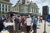 Vernissage auf dem Casinoplatz.