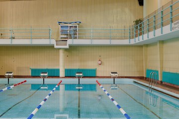 Schwimmbecken Hallenbad Hirschengraben. Bild: Sportamt Stadt Bern.. Vergrösserte Ansicht