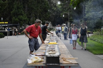 100 Meter Grill Bild Oliver Menge. Vergrösserte Ansicht