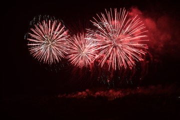 Feuerwerk 1 Bild Oliver Menge. Vergrösserte Ansicht