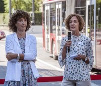 Eröffnung Eigerplatz: Regierungsrätin Barbara Egger und Gemeinderätin Ursula Wyss - Bild: Alexander Egger