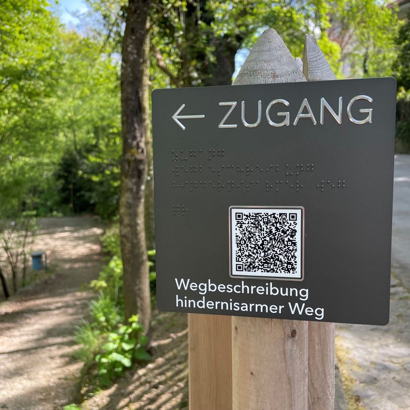 Schild Hindernisarmer Weg