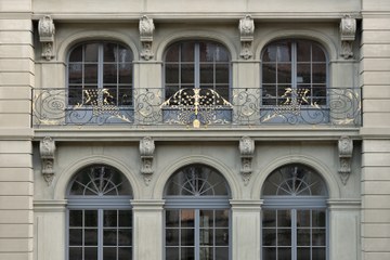 Erlacherhof Fenster 1 Bild Christine Blaser Bildaufbau. Vergrösserte Ansicht