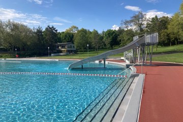 Freibad Weyermannshaus Rutsche. Vergrösserte Ansicht