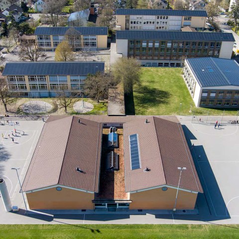 Luftaufnahme Schule Manuel 1, April 2021 (Foto: Dan Riesen / ALOCO)