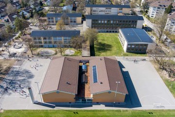 Luftaufnahme Schule Manuel 1, April 2021 (Foto: Dan Riesen / ALOCO). Vergrösserte Ansicht