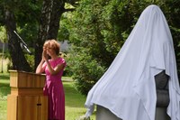 Eröfnnungszeremonie Buddha Garten: Gemeinderätin Ursula Wyss. Bild: Stefan Maurer