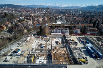 5 Luftaufnahme Baustelle Schwimmhalle. Vergrösserte Ansicht