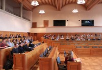 Jugendliche politisieren im Grossratssaal