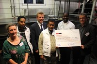 Übergabe des Umweltpreises an Kompetenzzentrum Integration