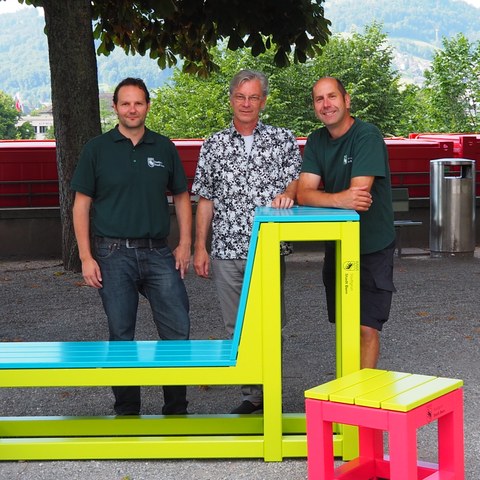 Von links: Thomas Mäusli (Bereichsleiter Betriebe Elfenau von Stadtgrün Bern), René Hauser (Berufsgruppenleiter PD3D Schule für Gestaltung Bern und Biel) und Ulrich Wälti (Leiter Schreinerei Betriebe Elfenau, Stadtgrün Bern).