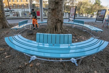 Sitzbank Loryplatz 2 Bild Alexander Egger, im Auftrag des Tiefbauamts der Stadt Bern. Vergrösserte Ansicht