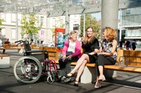 Neue Sitzgelegenheiten Bahnhofplatz | Foto: Manuel Zingg