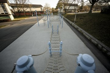 Volksschule Steigerhubel Pausenplatz Bild Joel Schweizer. Vergrösserte Ansicht