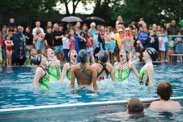 Show Synchronverein Bern (Bild: Lea Moser). Vergrösserte Ansicht