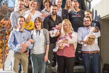 Gruppenfoto Empfang 140000. EinwohnerIn Stadt Bern. Vergrösserte Ansicht