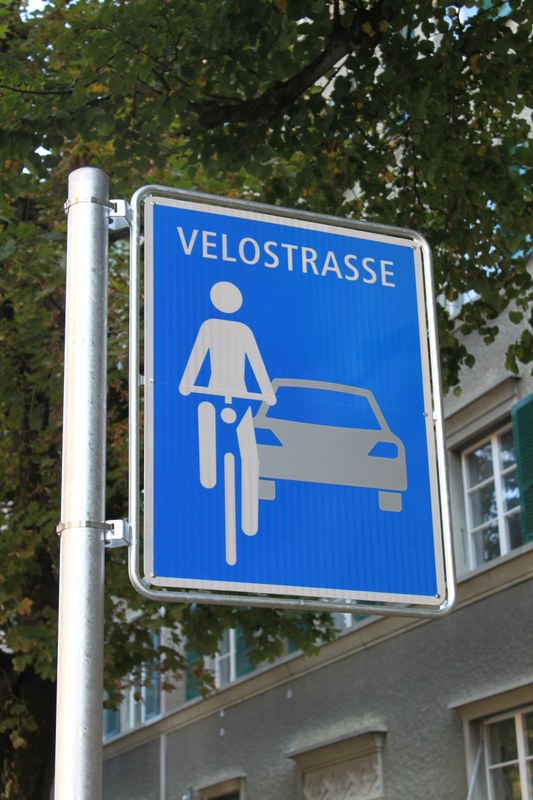 Bild Neues Signal "Velostrasse". Foto Florian Boller, Verkehrsplanung Stadt Bern
