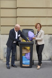 Bild: Gemeinderätin Ursula Wyss und Walter Matter, Leiter Entsorgung + Recycling