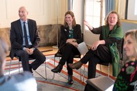 Gesprächsrunde, Walter Langenegger, Leiter Informationsdienst, Itziar Marañón, Projektleiterin KI und Ursula Heitz, Leiterin KI