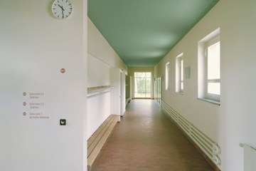 Schulpavillon Volksschule Bethlehemacker Korridor   Bild Rasmus Norlander. Vergrösserte Ansicht