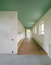 Schulpavillon Volksschule Bethlehemacker Korridor. Bild: Rasmus Norlander.