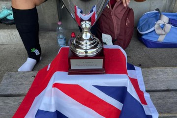 Der Pokal des Fussballturniers «Das Platin-Tronjubiläium der Queen» . Vergrösserte Ansicht