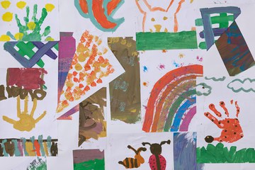 2 Plakat mit verschiedenen Sujets, von Kindern gemalt.. Vergrösserte Ansicht