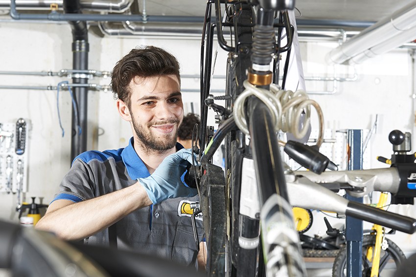 Arbeit in der Velowerkstatt