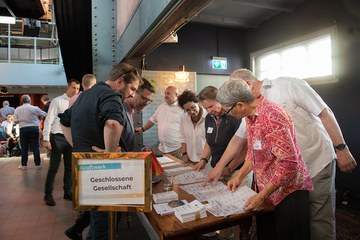 01 LGBTI Label 2022 Empfang ©SandraMeier gestaltungskiosk.ch 1. Vergrösserte Ansicht