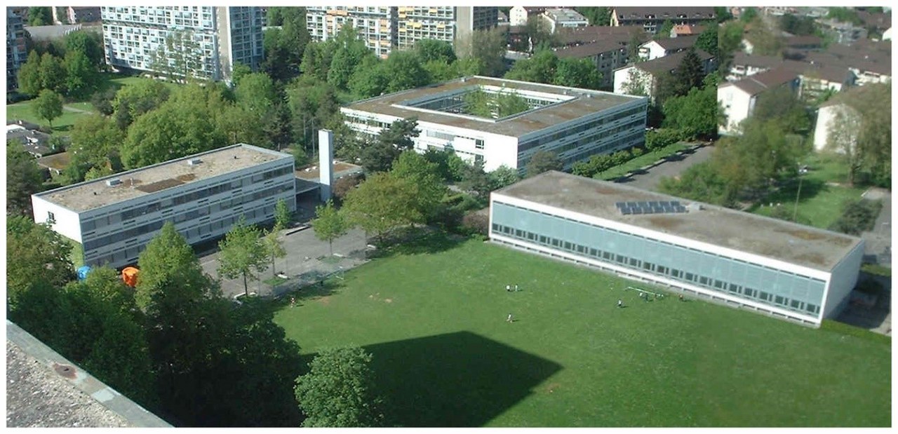 Luftaufnahme der Volksschule Schwabgut