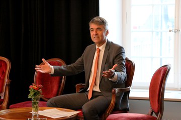 Alec von Graffenried eröffnet Digitaltag. Vergrösserte Ansicht