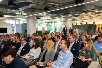 Präsentation mit Jörg Eugster - Internet Pionier. Vergrösserte Ansicht