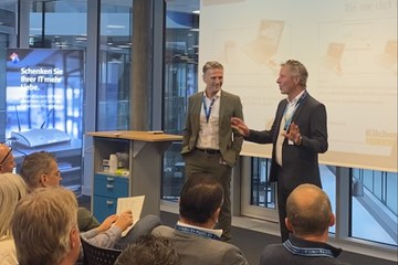 ...und Hansmartin Amrein, Leiter Wirtschaftsamt Stadt Bern, richteten jeweils ein Grusswort an die Gäste. Vergrösserte Ansicht