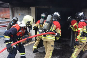 Übung Brandcorps und Berufsfeuerwehr. Vergrösserte Ansicht