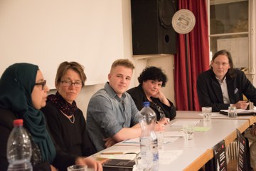 Podium im Breitsch-Träff. Vergrösserte Ansicht