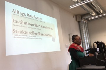 Rassismus an Hochschulen. Input von Dr. Emily Ngubia Kessé (SUB). Vergrösserte Ansicht