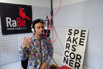 Die Sendung «Speaker's Corner» von Radio RaBe brachte täglich Beiträge zu Rassismusfragen.. Vergrösserte Ansicht