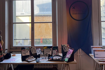 Rassismus schliesst Türen. Vergrösserte Ansicht