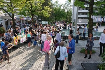 Tscharnergut - rund um den Brunnen. Vergrösserte Ansicht