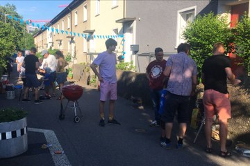 Im Gespräch mit Nachbarn im Breitenrain Quartier. Vergrösserte Ansicht