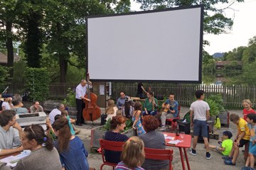 AlpTon spielt am Egelsee. Vergrösserte Ansicht