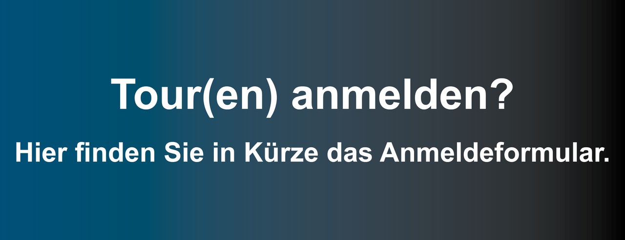 Blaue Farbfläche mit folgendem Text: Tour anmelden? Hier finden Sie in Kürze das Anmeldeformular