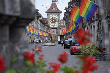 Regenbogenfahnen Kramgasse. Vergrösserte Ansicht